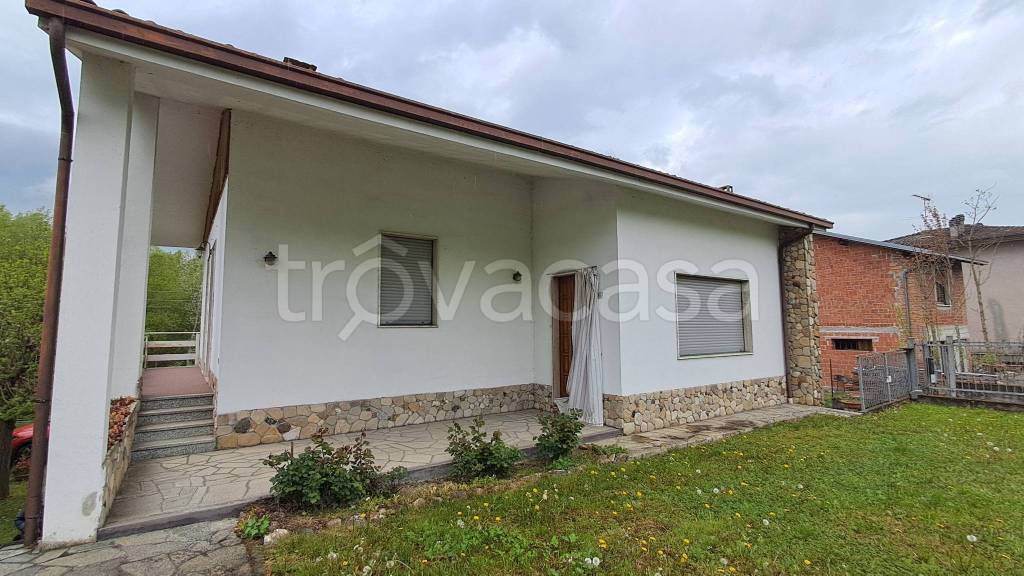 casa indipendente in vendita a Godiasco Salice Terme in zona Salice Terme