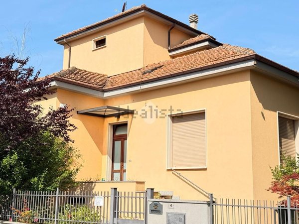 casa indipendente in vendita a Godiasco Salice Terme in zona Salice Terme