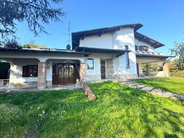 casa indipendente in vendita a Godiasco Salice Terme in zona Salice Terme