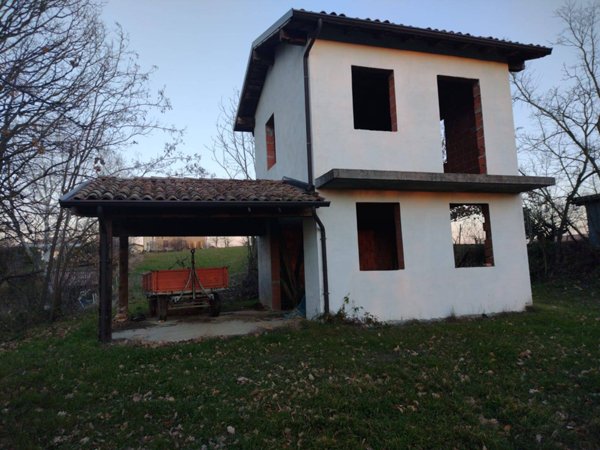 casale in vendita a Godiasco Salice Terme