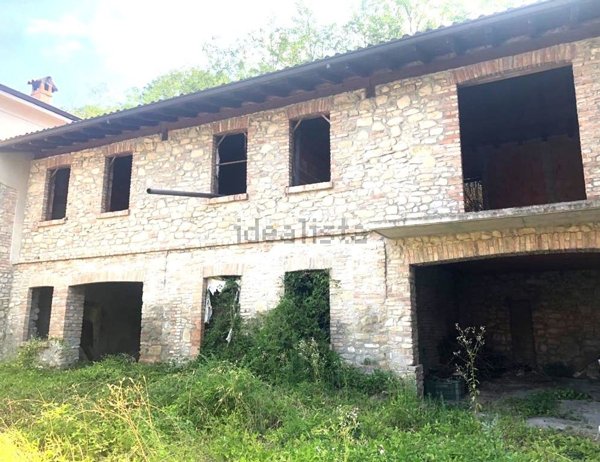 casale in vendita a Godiasco Salice Terme in zona Salice Terme