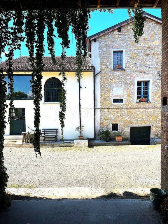 casa indipendente in vendita a Godiasco Salice Terme