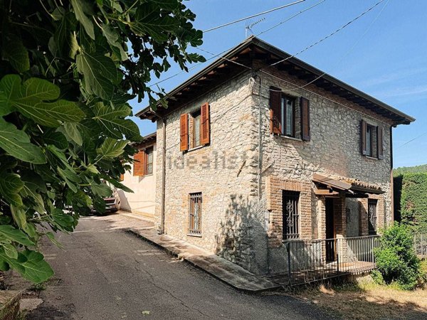 casa indipendente in vendita a Godiasco Salice Terme