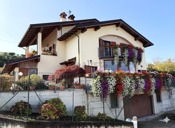 casa indipendente in vendita a Godiasco Salice Terme in zona Salice Terme