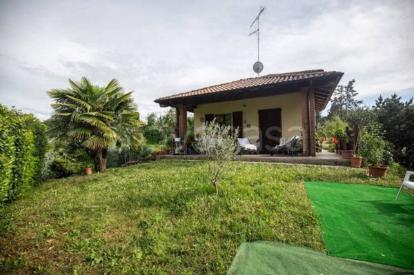 casa indipendente in vendita a Godiasco Salice Terme in zona Salice Terme