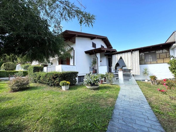 casa indipendente in vendita a Godiasco Salice Terme in zona Salice Terme