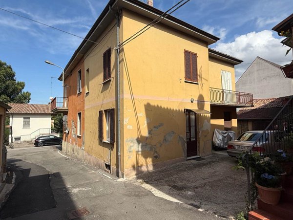 casa semindipendente in vendita a Godiasco Salice Terme in zona Salice Terme