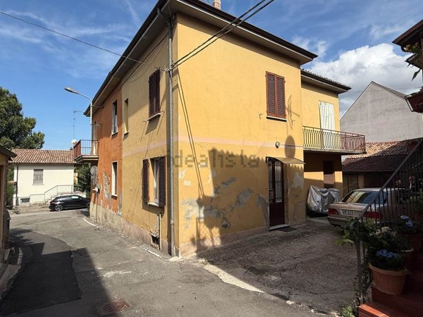 casa semindipendente in vendita a Godiasco Salice Terme in zona Salice Terme