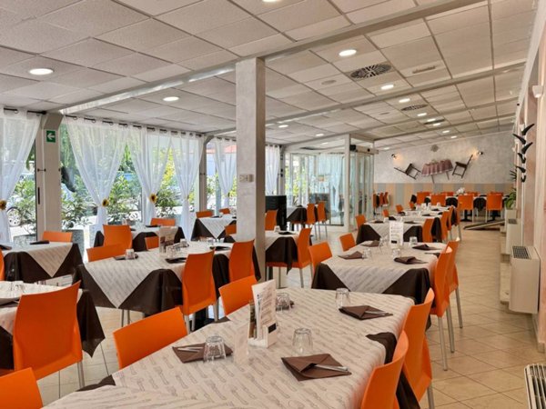 negozio in vendita a Godiasco Salice Terme in zona Salice Terme