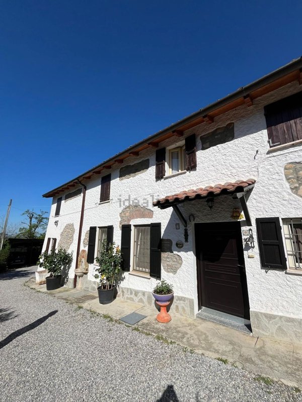 casa semindipendente in vendita a Godiasco Salice Terme in zona Salice Terme