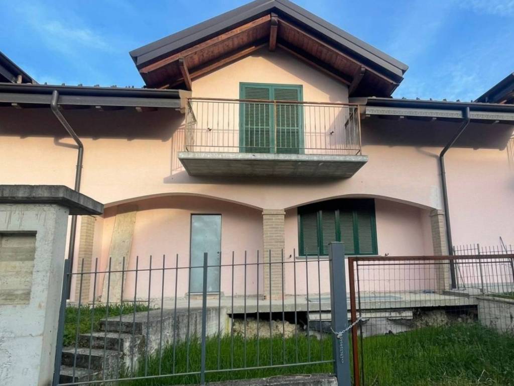casa indipendente in vendita a Godiasco Salice Terme in zona Salice Terme
