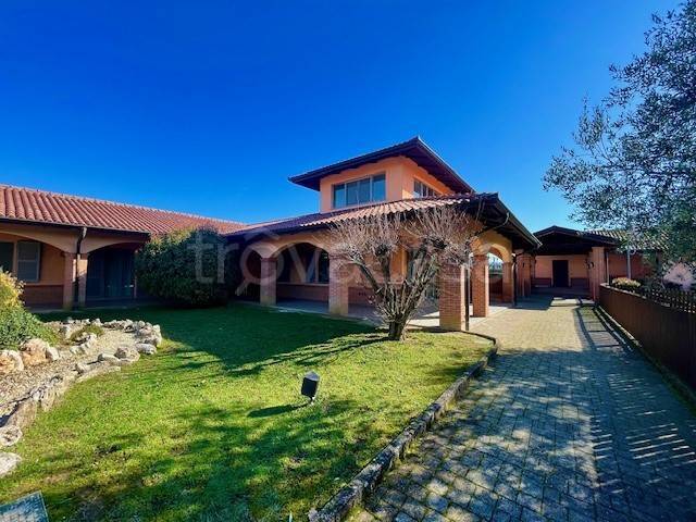 casa indipendente in vendita a Godiasco Salice Terme in zona Salice Terme