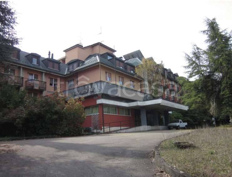 negozio in vendita a Godiasco Salice Terme in zona Salice Terme