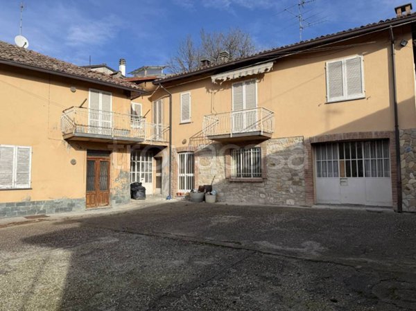 casa indipendente in vendita a Godiasco Salice Terme in zona Salice Terme