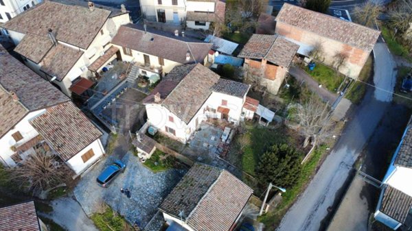casa indipendente in vendita a Godiasco Salice Terme in zona San Giovanni