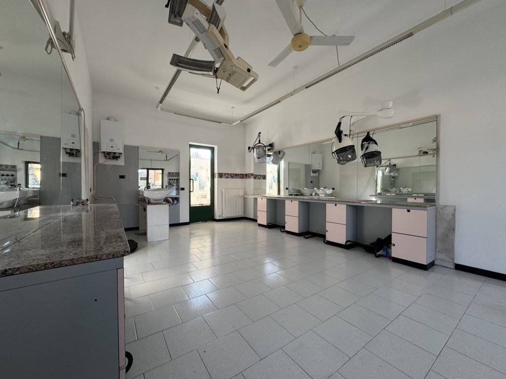 negozio in vendita a Godiasco Salice Terme in zona Salice Terme