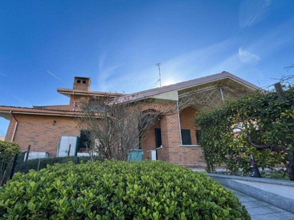 casa indipendente in vendita a Godiasco Salice Terme in zona Salice Terme