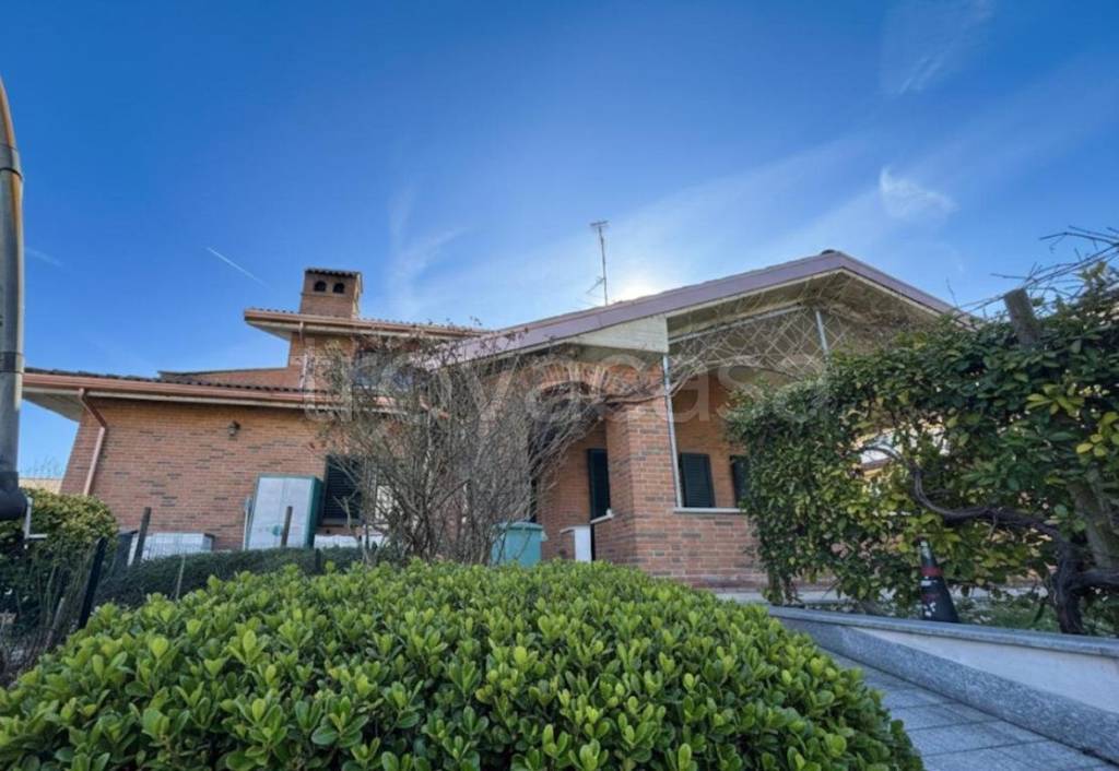 casa indipendente in vendita a Godiasco Salice Terme in zona Salice Terme