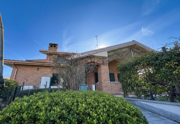 casa indipendente in vendita a Godiasco Salice Terme in zona Salice Terme