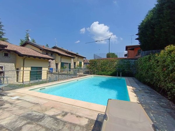 casa indipendente in vendita a Godiasco Salice Terme in zona Salice Terme