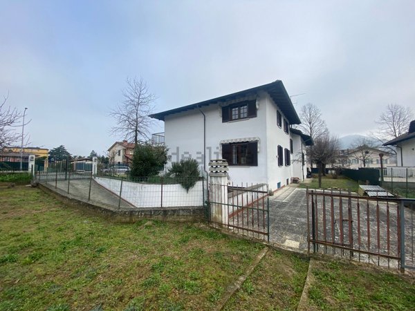 casa indipendente in vendita a Godiasco Salice Terme in zona Salice Terme