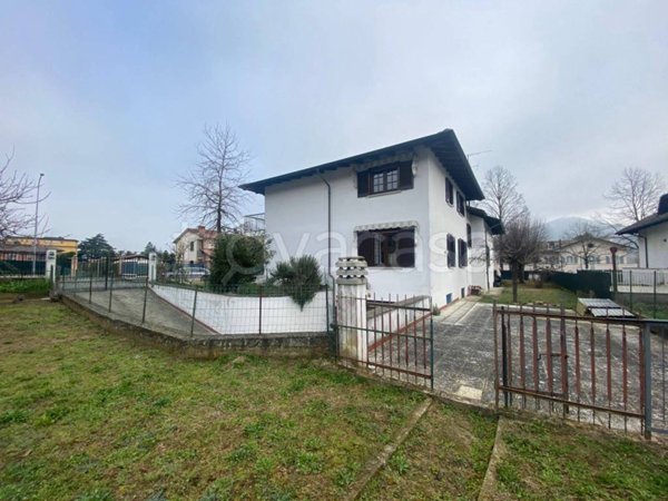 casa indipendente in vendita a Godiasco Salice Terme in zona Salice Terme