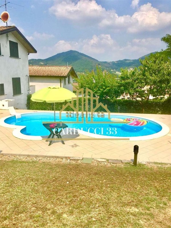 casa indipendente in vendita a Godiasco Salice Terme in zona Salice Terme