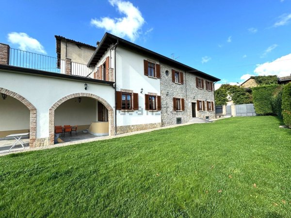 casa indipendente in vendita a Godiasco Salice Terme in zona Gomo