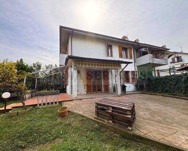 casa indipendente in vendita a Godiasco Salice Terme in zona Salice Terme