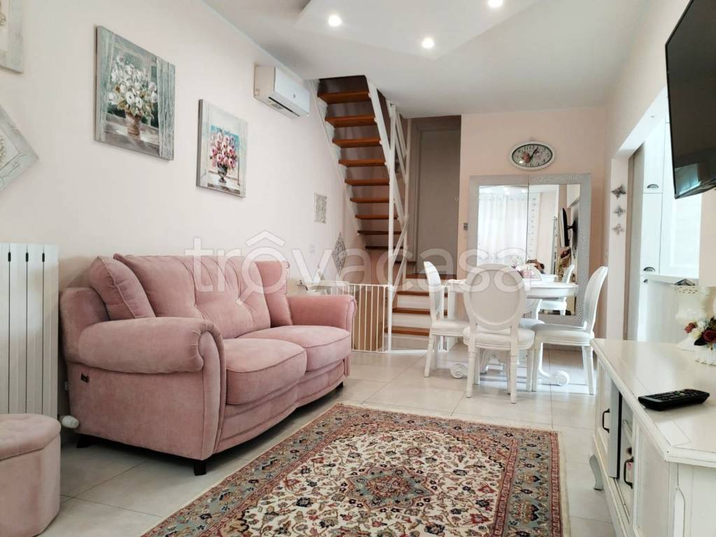 casa indipendente in vendita a Godiasco Salice Terme in zona Salice Terme