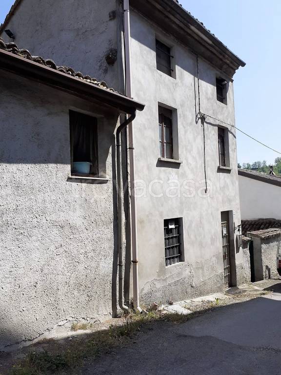 casa indipendente in vendita a Godiasco Salice Terme