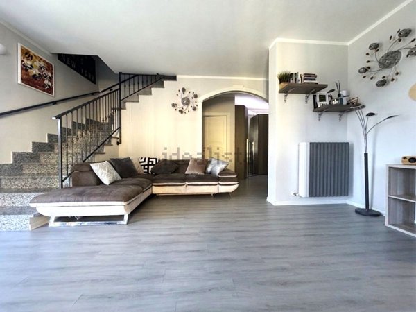 casa indipendente in vendita a Godiasco Salice Terme in zona Salice Terme