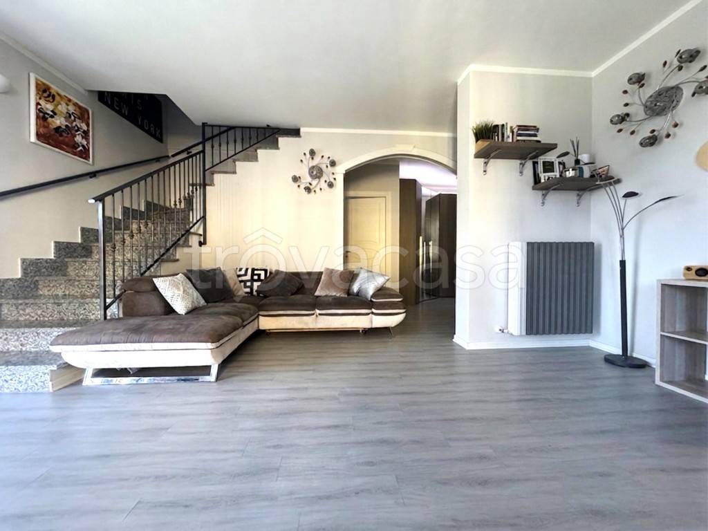 casa indipendente in vendita a Godiasco Salice Terme in zona Salice Terme