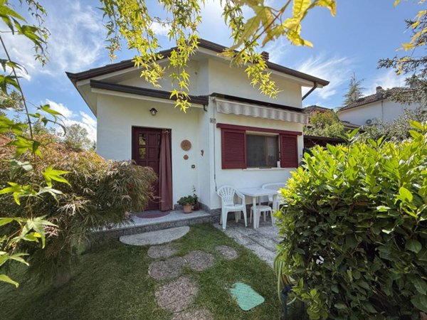 casa indipendente in vendita a Godiasco Salice Terme in zona Salice Terme