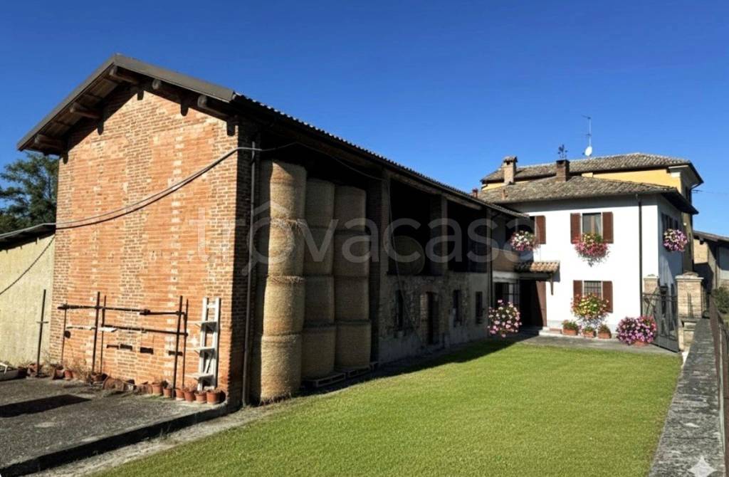 casa indipendente in vendita a Godiasco Salice Terme in zona Salice Terme