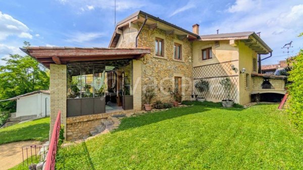 casa indipendente in vendita a Godiasco Salice Terme in zona Salice Terme