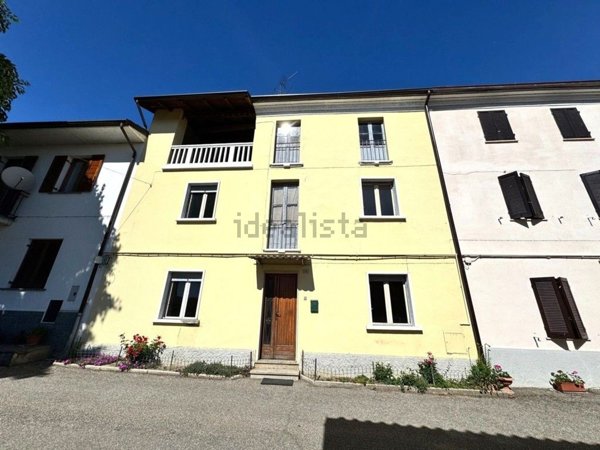 esavano in vendita a Godiasco Salice Terme