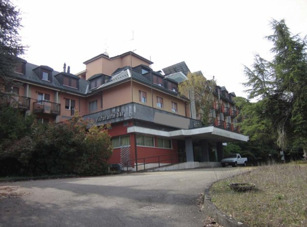 negozio in vendita a Godiasco Salice Terme in zona Salice Terme