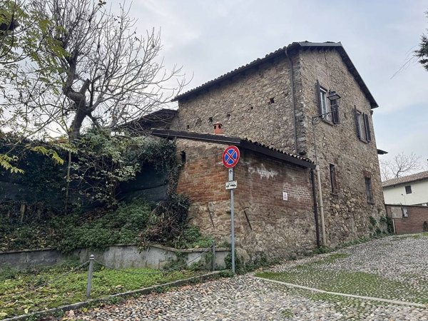 casa indipendente in vendita a Godiasco Salice Terme