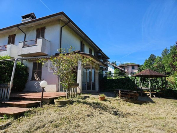 casa indipendente in vendita a Godiasco Salice Terme in zona Salice Terme