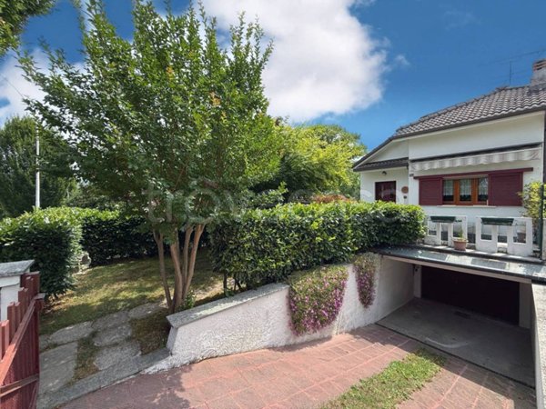 casa indipendente in vendita a Godiasco Salice Terme in zona Salice Terme