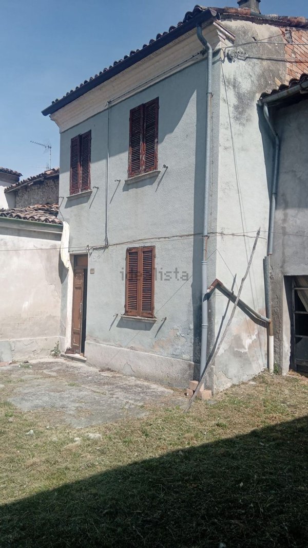 casa indipendente in vendita a Godiasco Salice Terme in zona San Giovanni