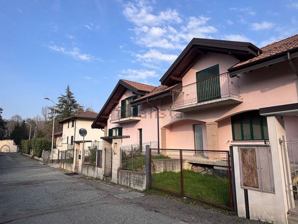 casa indipendente in vendita a Godiasco Salice Terme in zona Salice Terme