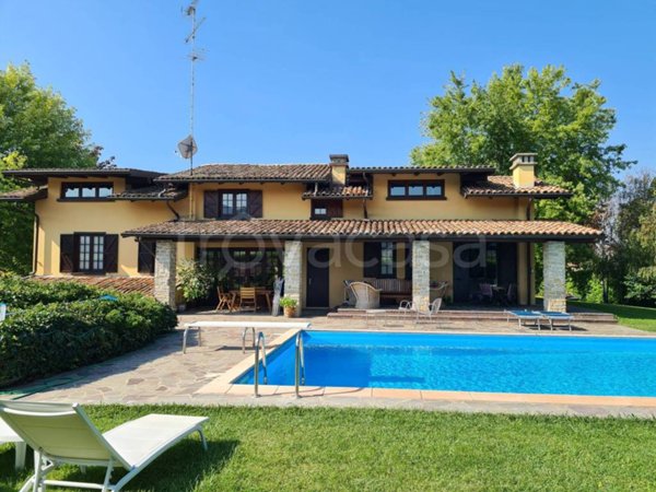 casa indipendente in vendita a Godiasco Salice Terme in zona Salice Terme