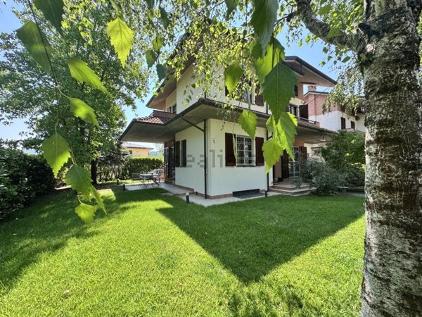 casa indipendente in vendita a Godiasco Salice Terme in zona Salice Terme