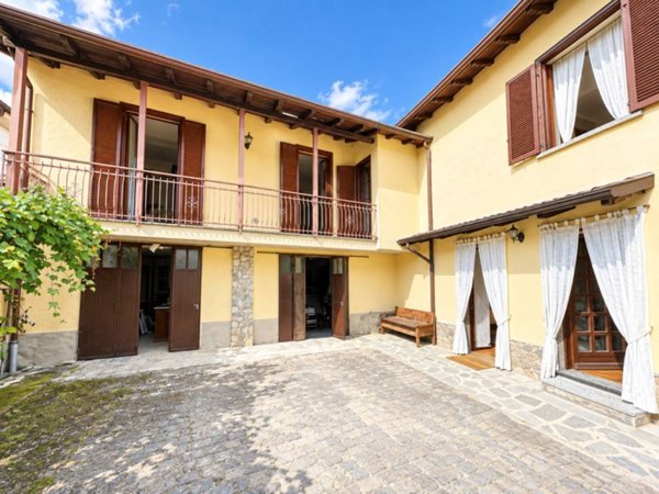 casa indipendente in vendita a Godiasco Salice Terme in zona San Giovanni