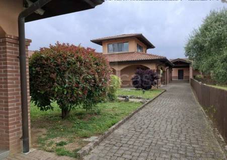 casa indipendente in vendita a Godiasco Salice Terme in zona Salice Terme