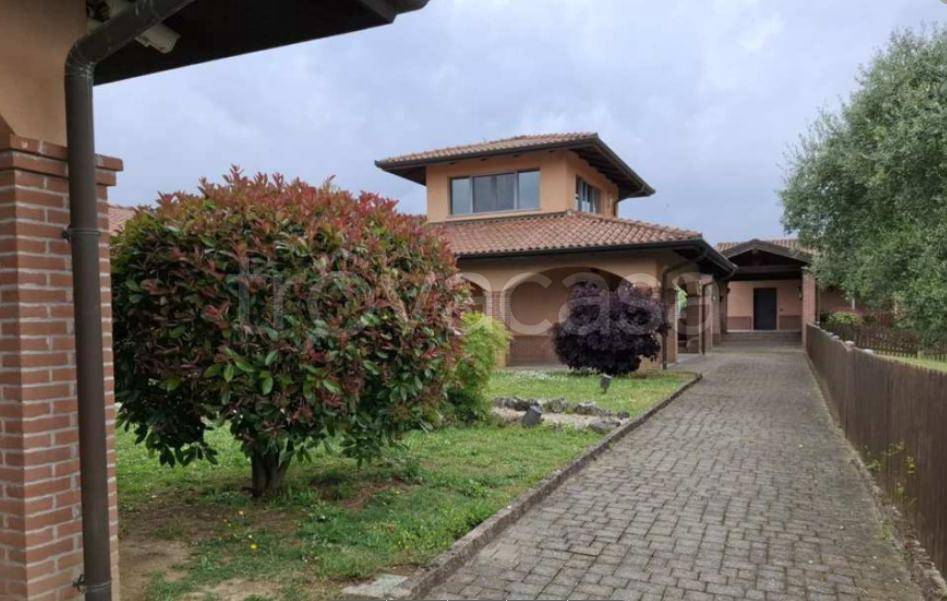 casa indipendente in vendita a Godiasco Salice Terme in zona Salice Terme
