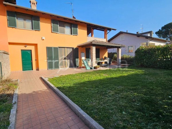casa indipendente in vendita a Godiasco Salice Terme in zona Salice Terme