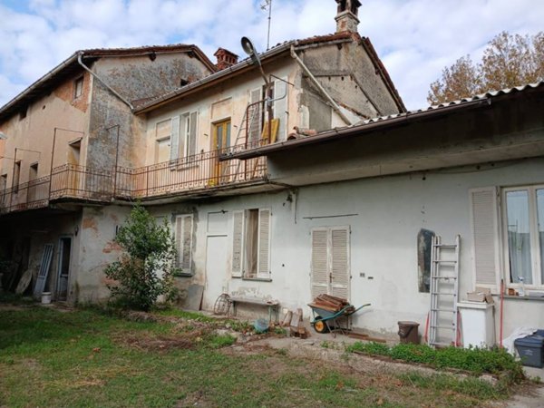 intera palazzina in vendita a Gravellona Lomellina in zona Barbavara